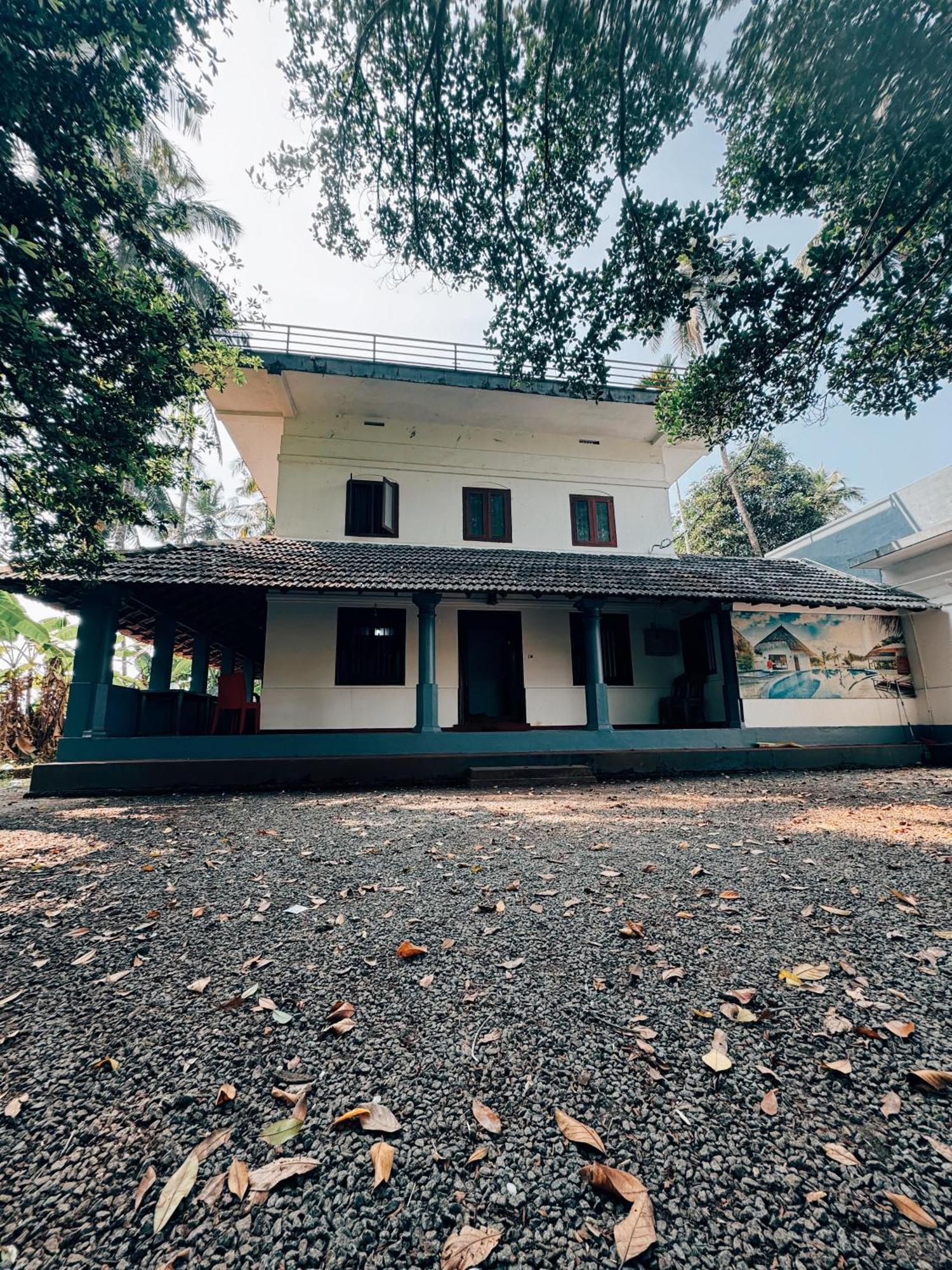 칸누르 Perch Next Door B&B 외부 사진