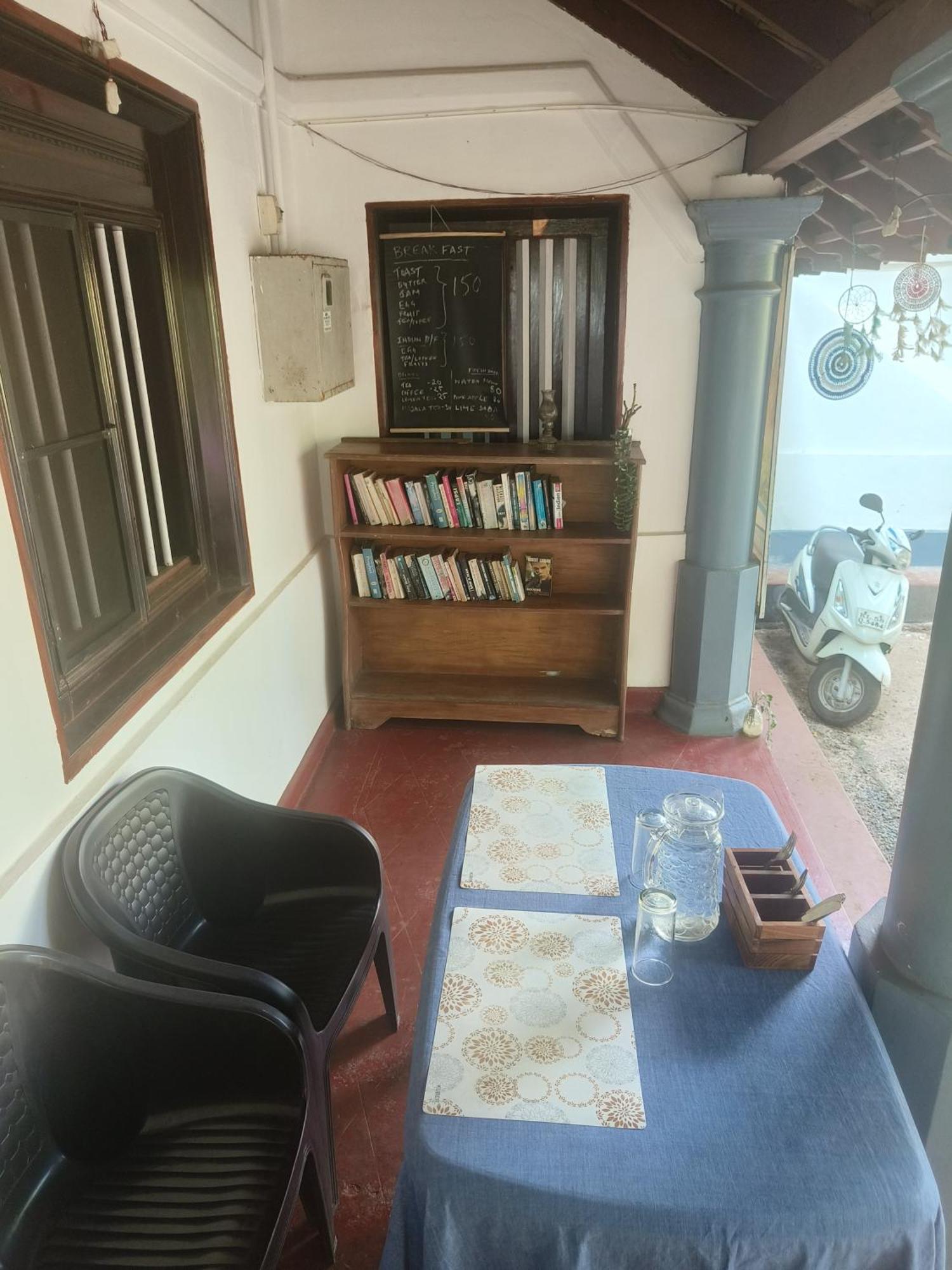 칸누르 Perch Next Door B&B 외부 사진